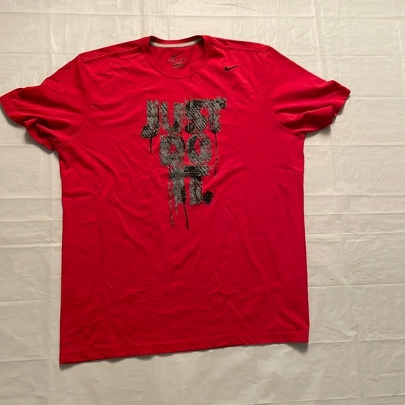 ๐๏ธโโ๏ธ Men's  Nike Red Gym T-Shirt - Size XXL ๐๏ธโโ๏ธ - Picture 5 of 8